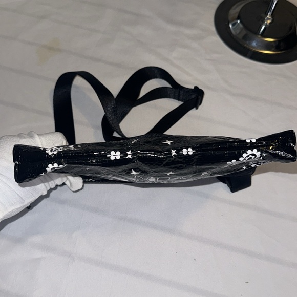 Supreme 2021 Bandanna Trap Side Bag EUC - Picture 9 of 11